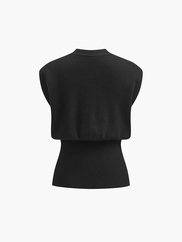 MADAME | CHALECO CON CUELLO EN V Y DETALLE ABOTONADO