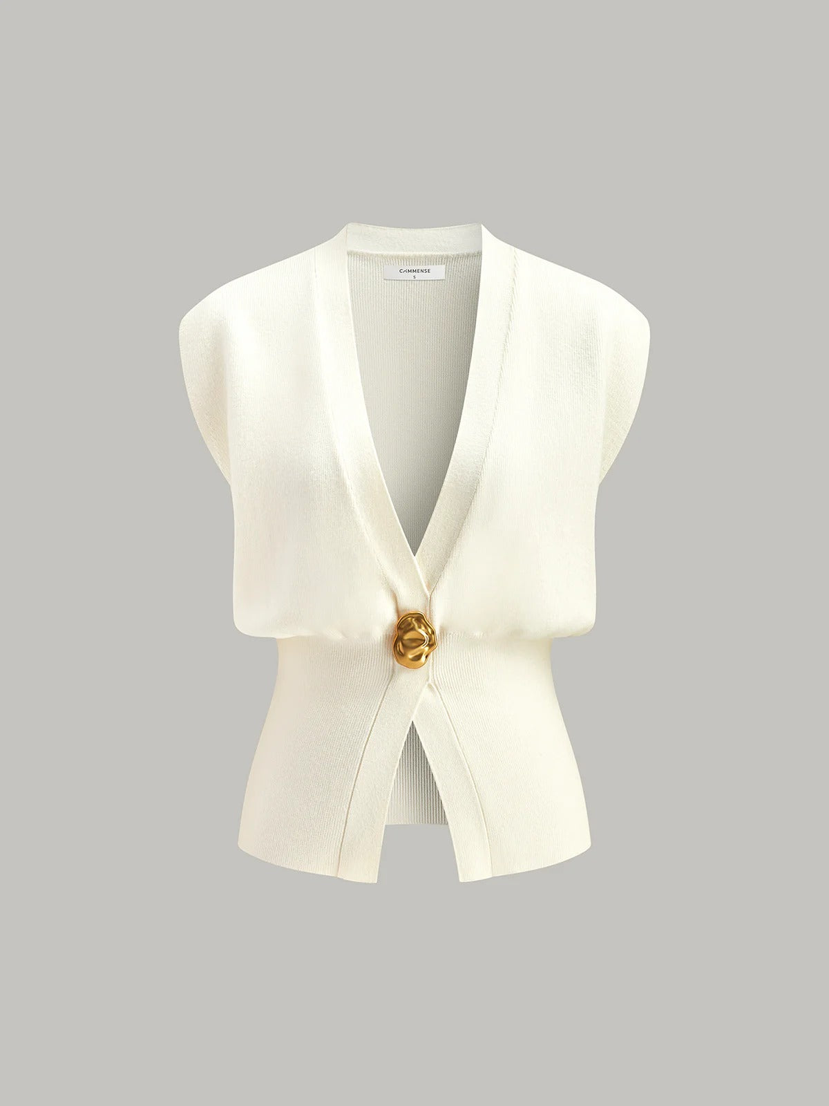 MADAME | CHALECO CON CUELLO EN V Y DETALLE ABOTONADO