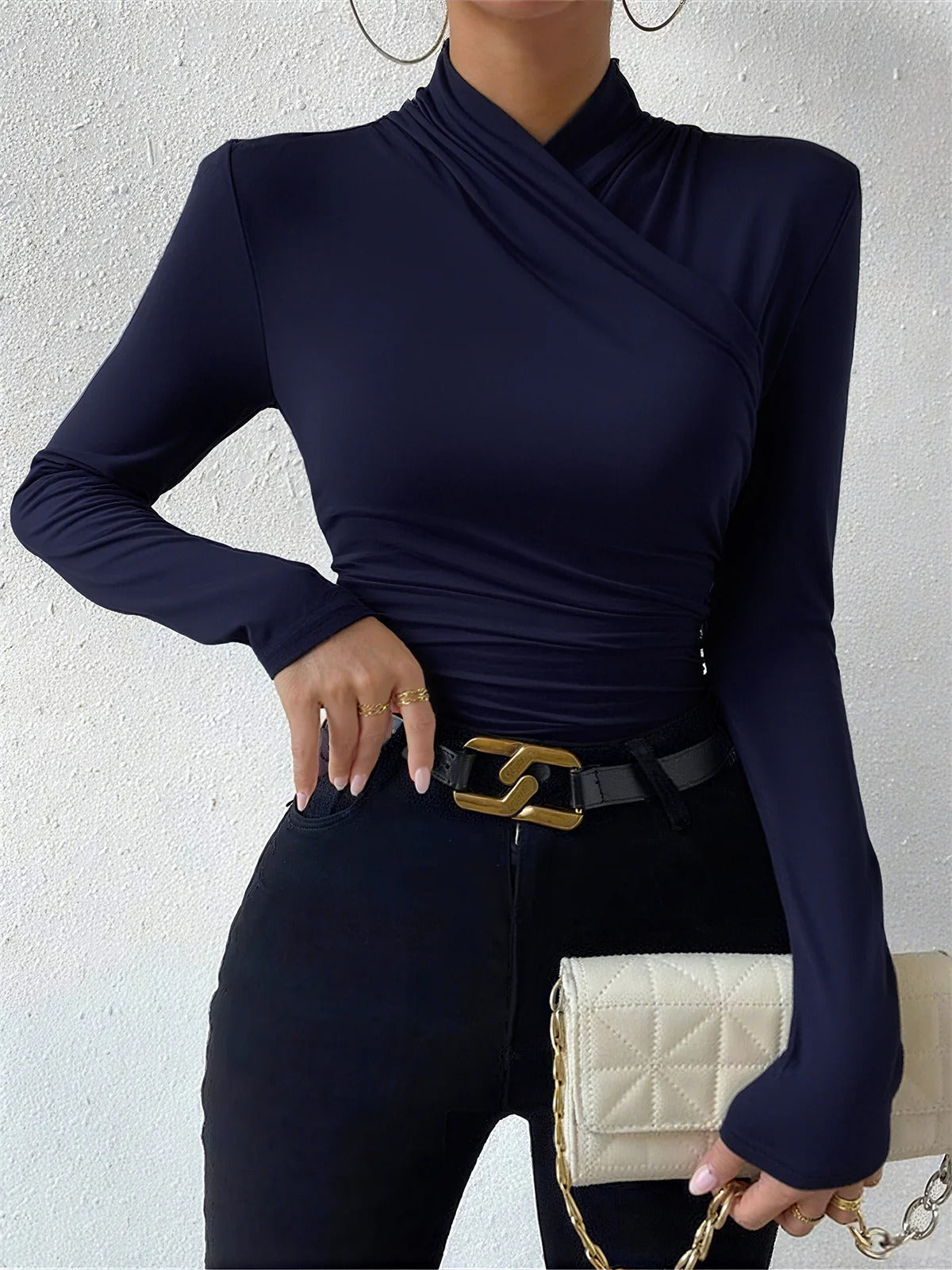 CELESTE | BLUSA PLISADA CON CUELLO CRUZADO